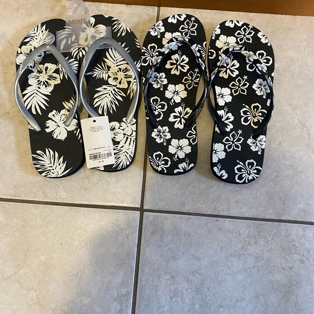Mixit flip flops